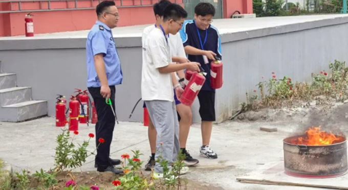 无锡金榜高级中学开展消防安全演练&mdash;&mdash;记消防疏散现场直击